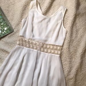 Lulu’s white dress with pretty lace cut-out.